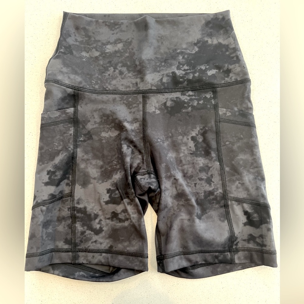 Work out shorts with pockets! Size small. Never been worn.